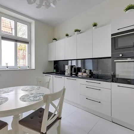 Palermo - Spacious Family 200 M From By Lion Appartamento Sopot