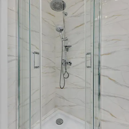 Palermo - Spacious Family 200 M From By Lion Apartamento