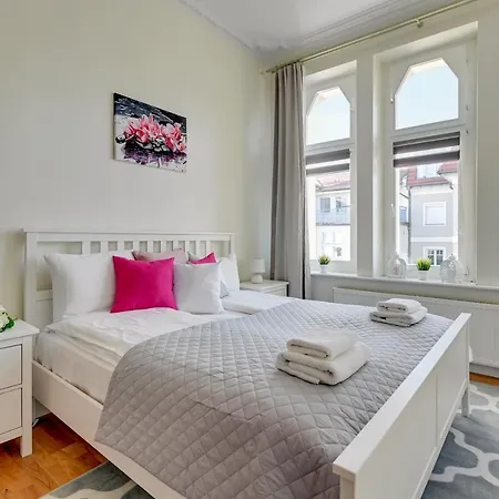 Palermo - Spacious Family 200 M From By Lion Apartamento